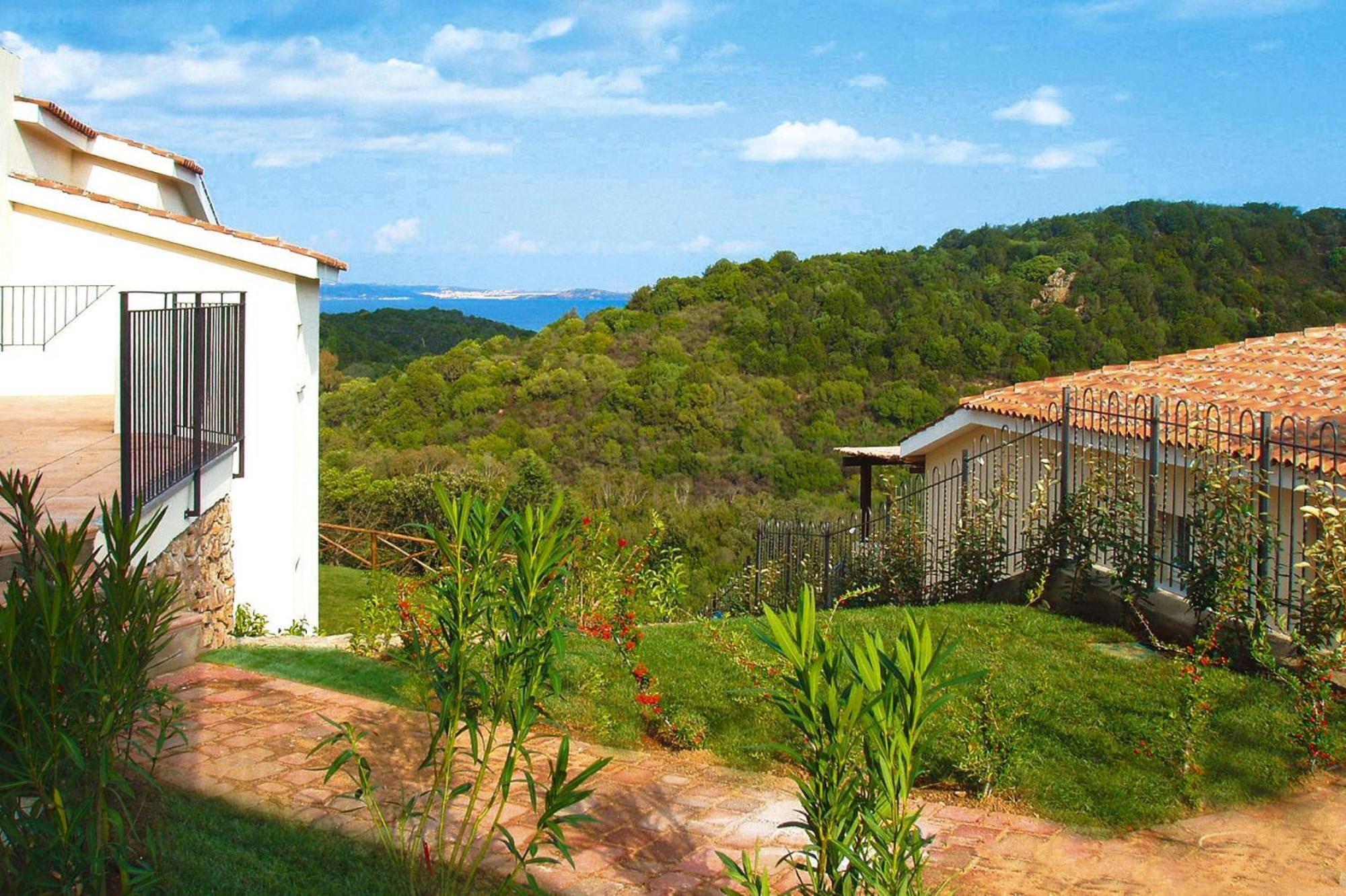 Apartment In Golfo Aranci With Terrace Cala Bitta エクステリア 写真