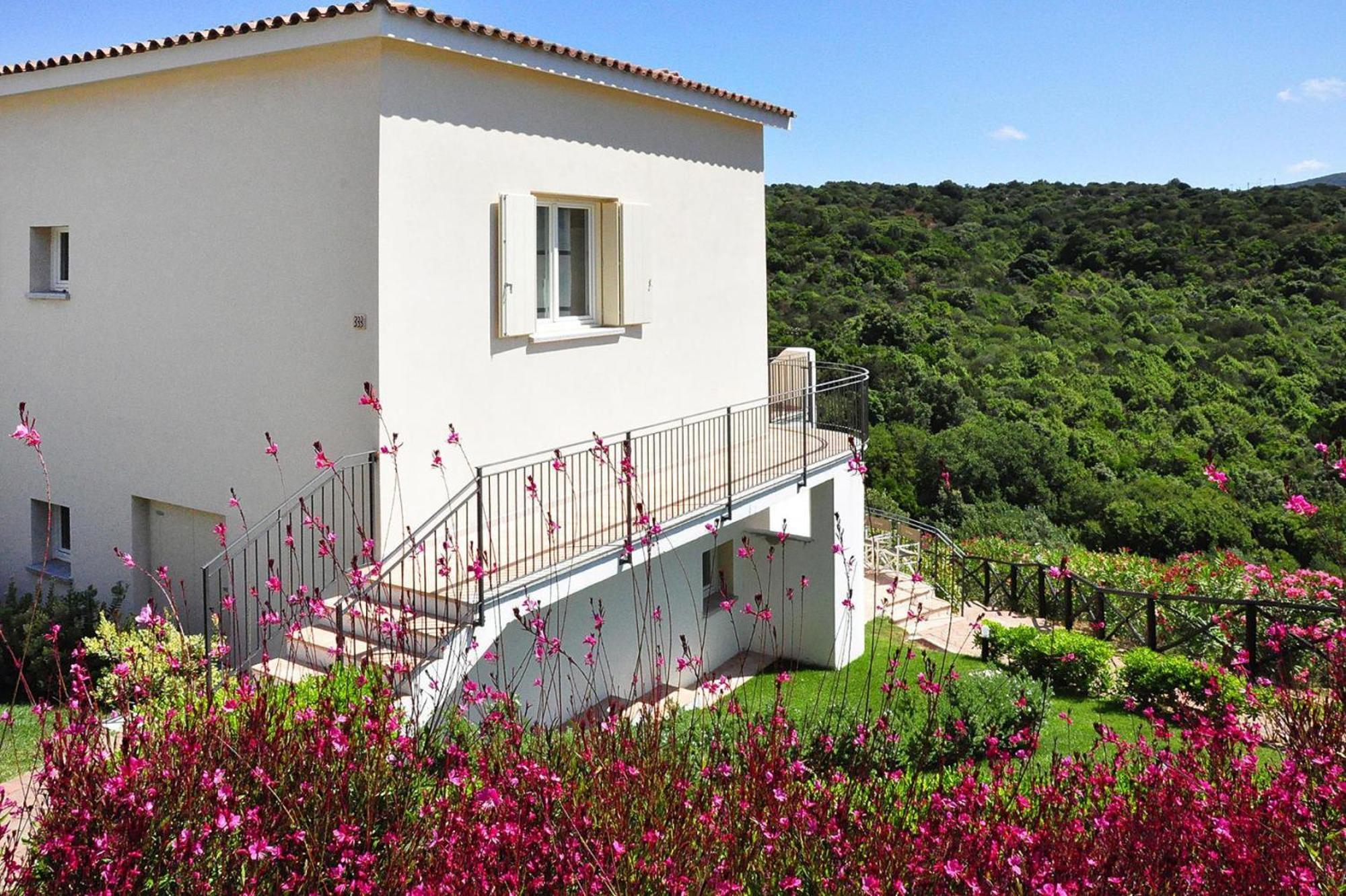 Apartment In Golfo Aranci With Terrace Cala Bitta エクステリア 写真